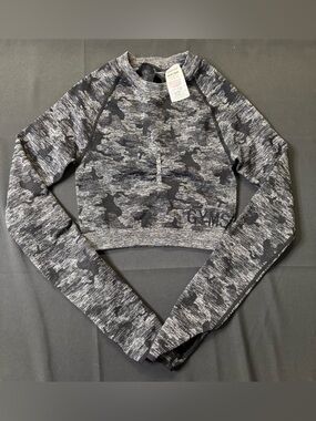 Gymshark Adapt Camo Seamless Long Sleeve Crop Top Black Gray XS